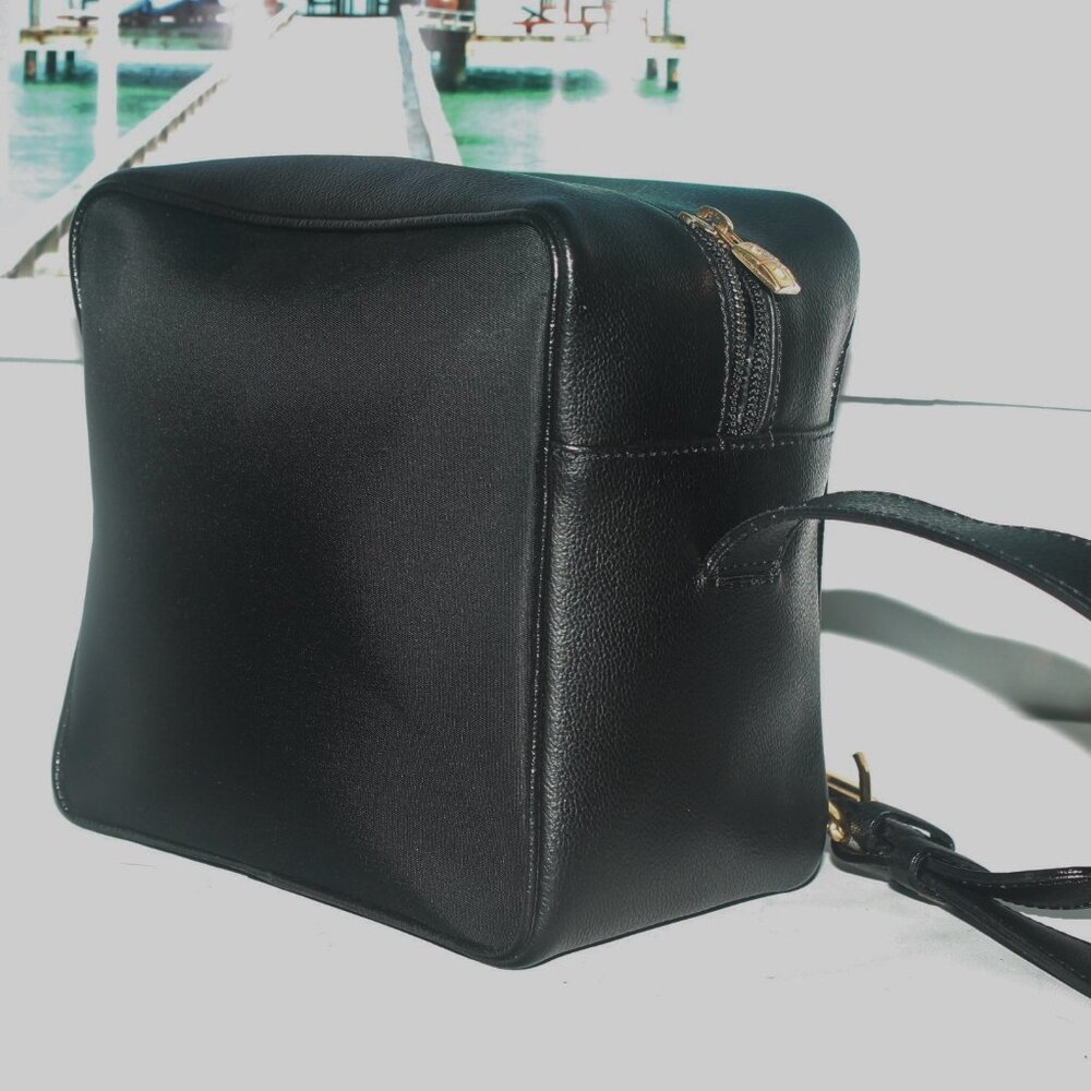 New $990 GIVENCHY ItalyLeather Shoulderbag Crossbody Purse Bag Never Carried - Picture 6 of 11